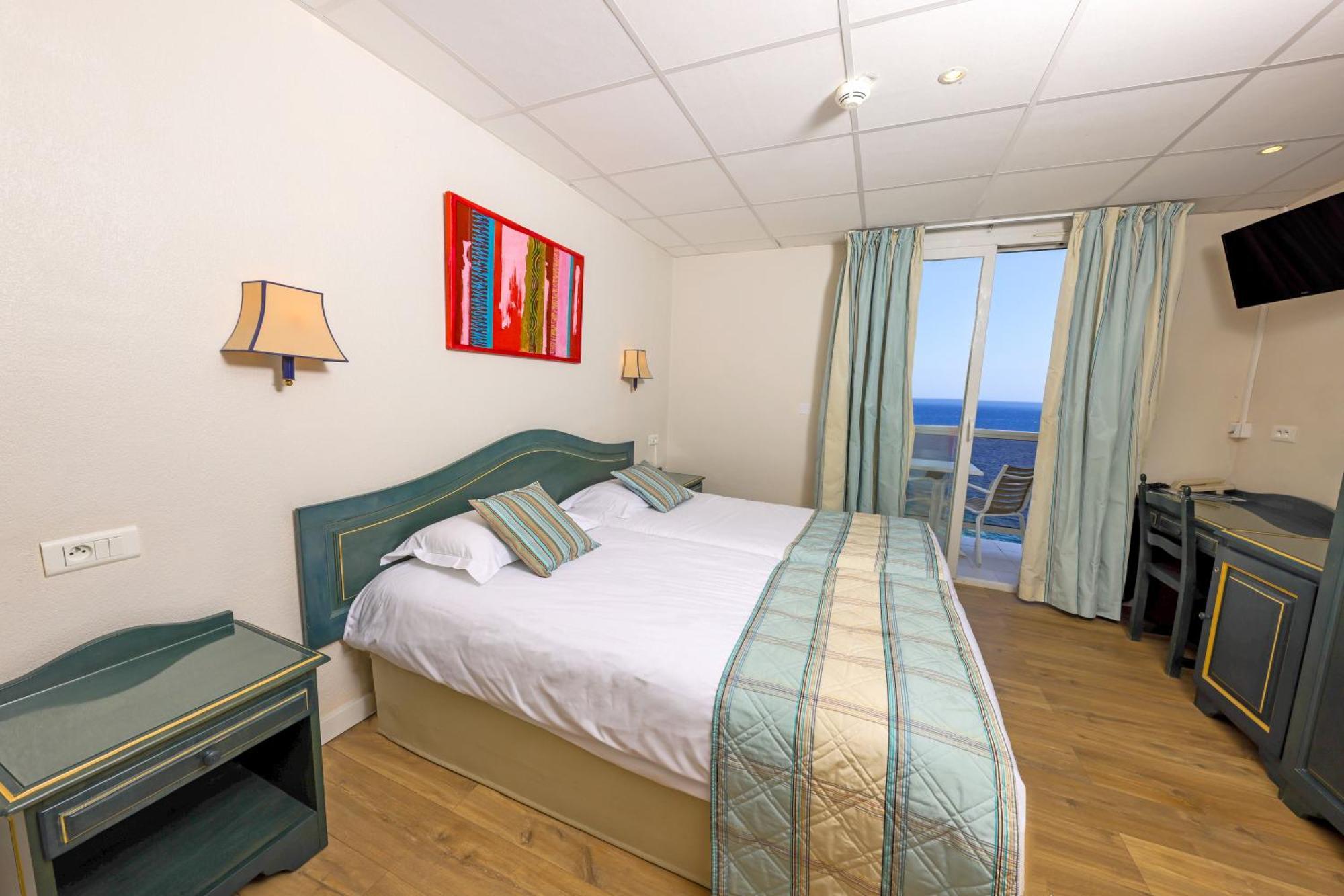 קאלבי Hotel Saint Christophe מראה חיצוני תמונה