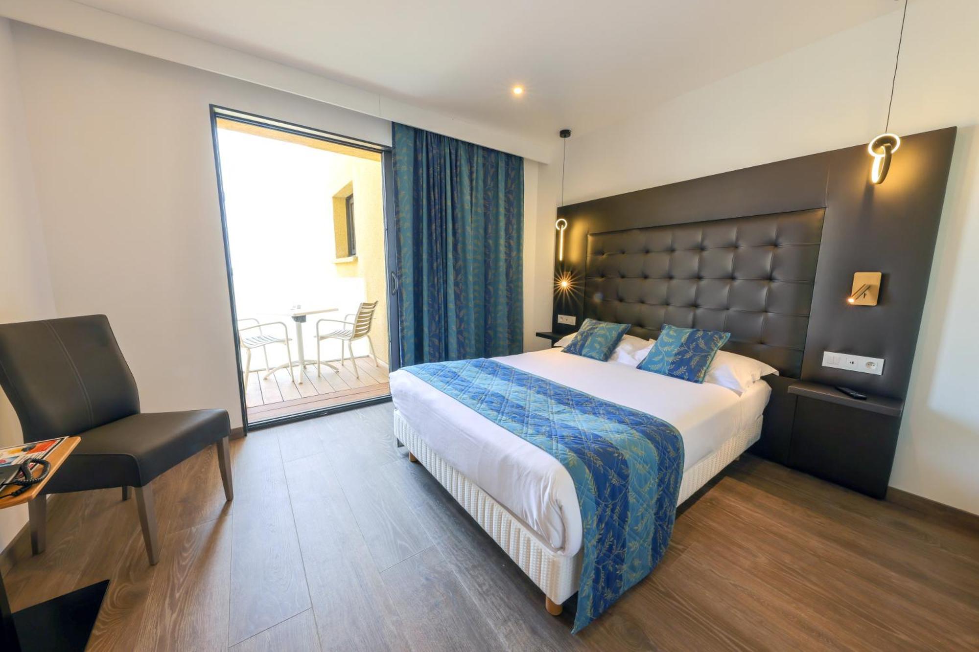 קאלבי Hotel Saint Christophe מראה חיצוני תמונה