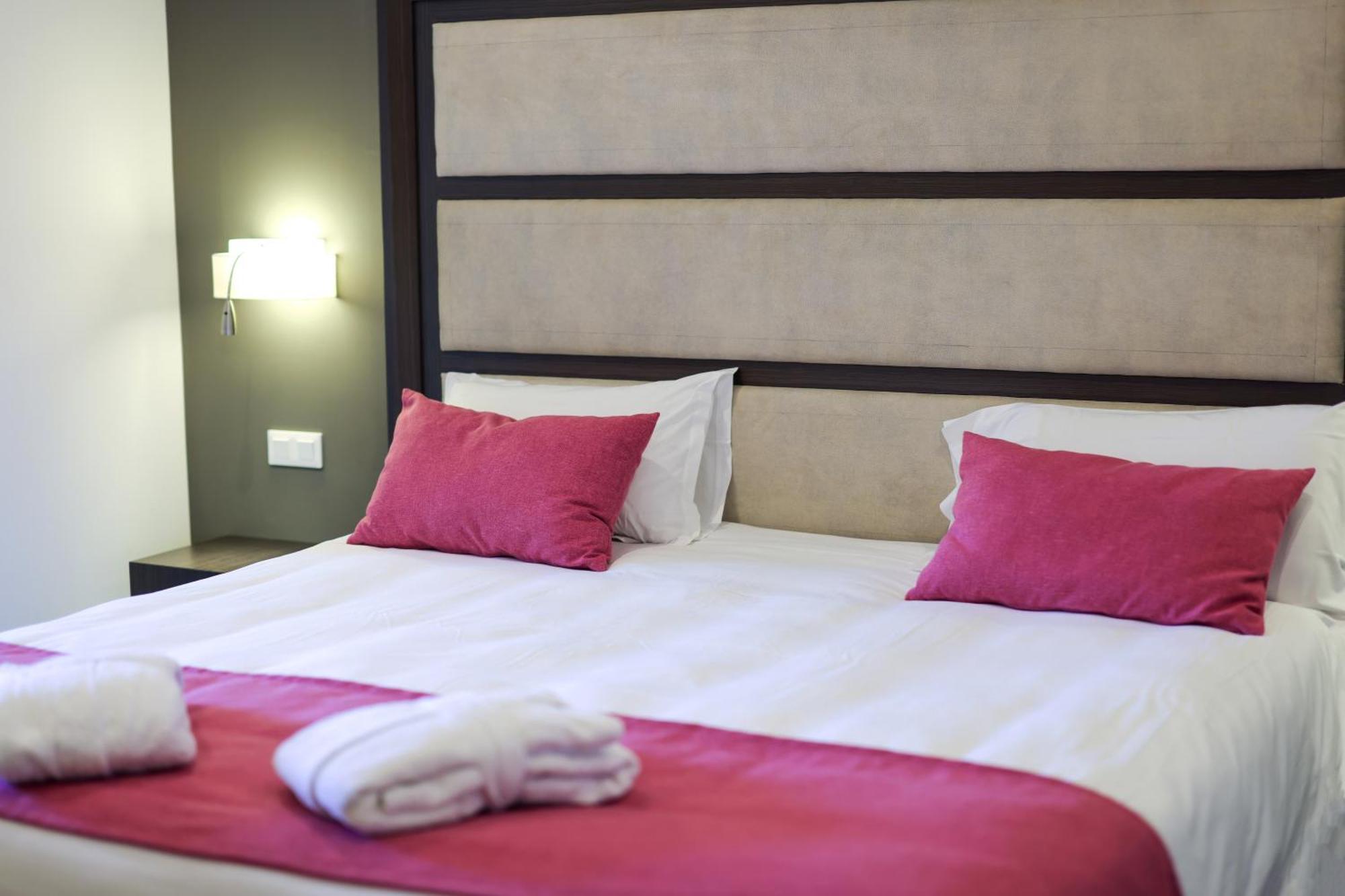 קאלבי Hotel Saint Christophe מראה חיצוני תמונה