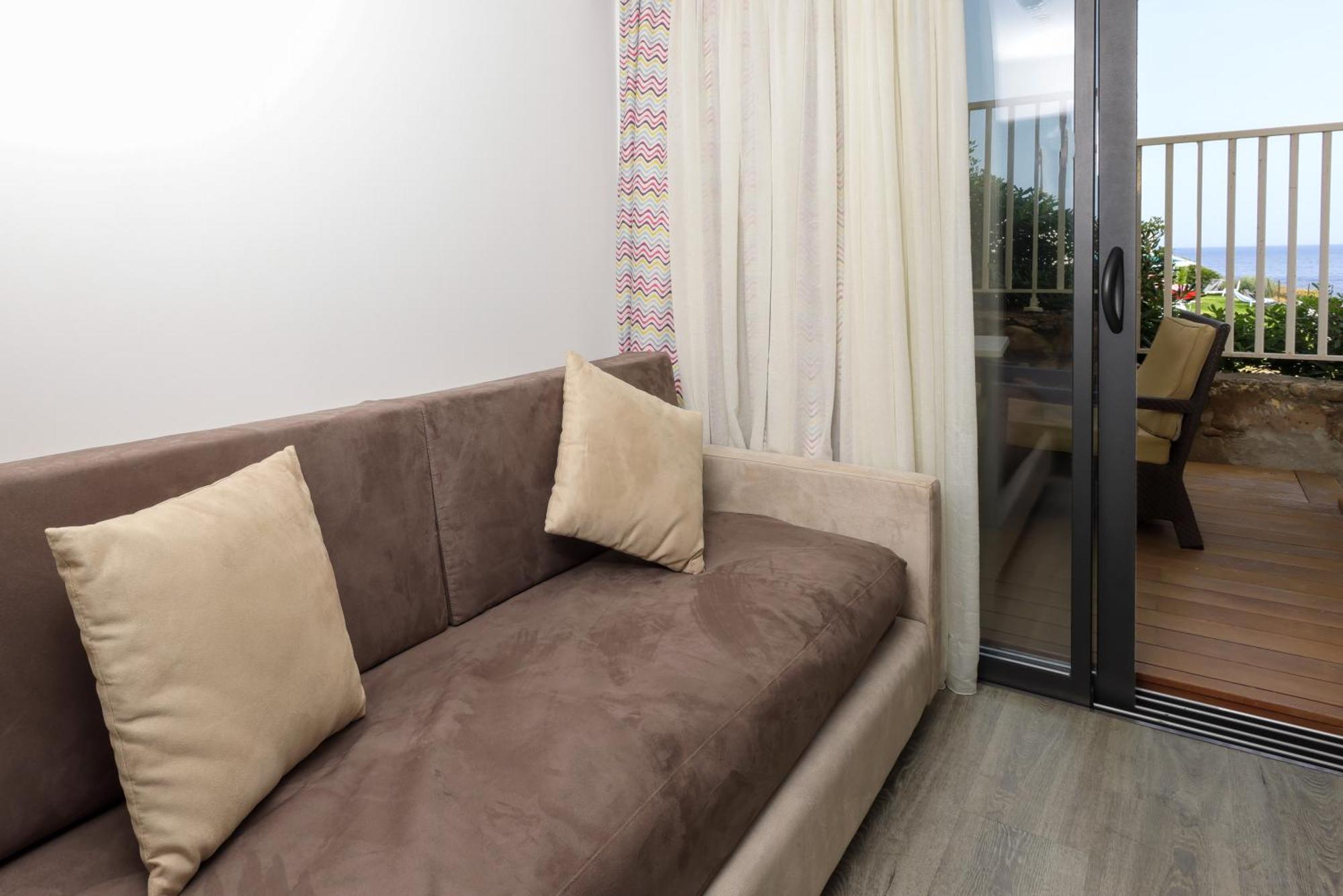 קאלבי Hotel Saint Christophe מראה חיצוני תמונה