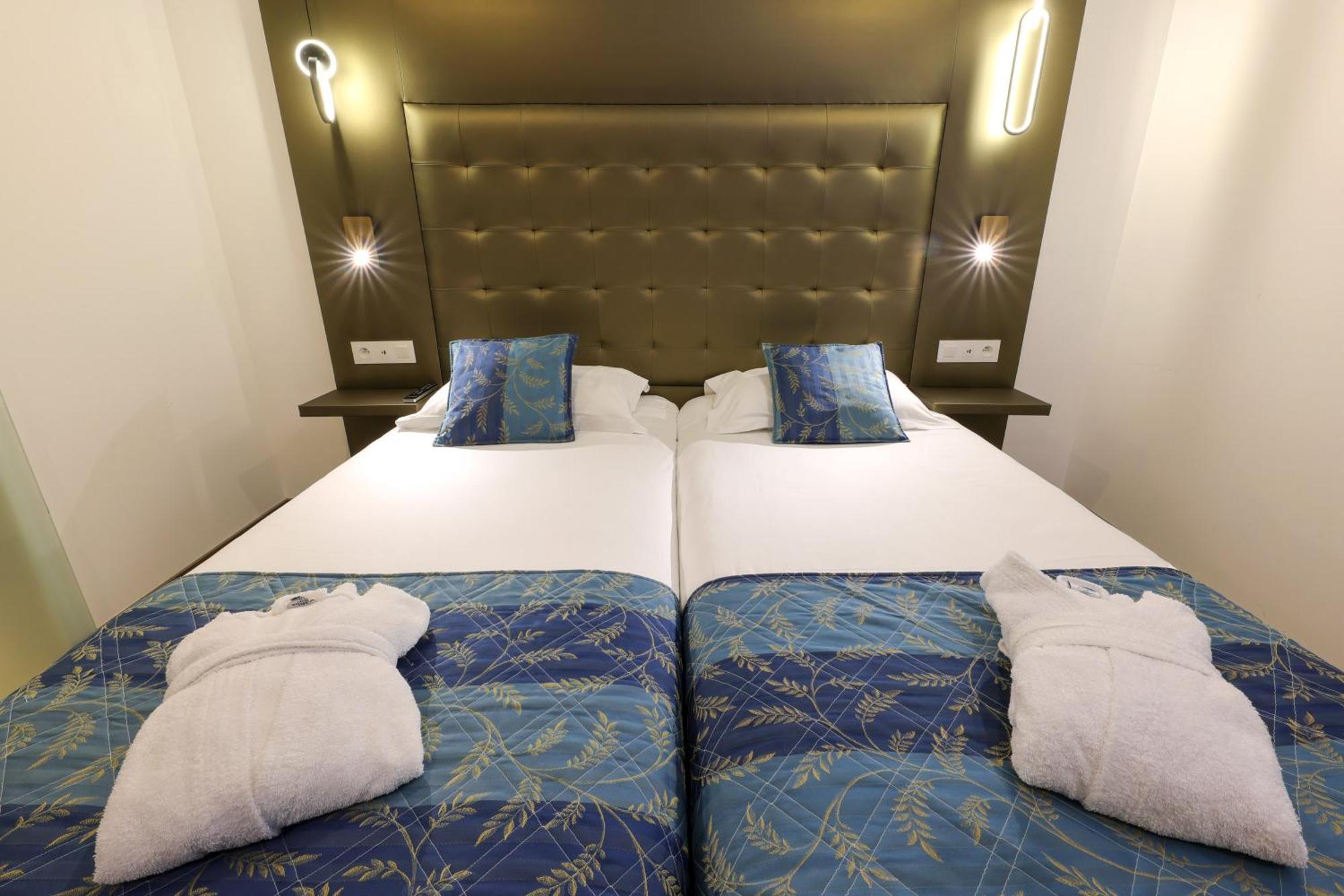 קאלבי Hotel Saint Christophe מראה חיצוני תמונה