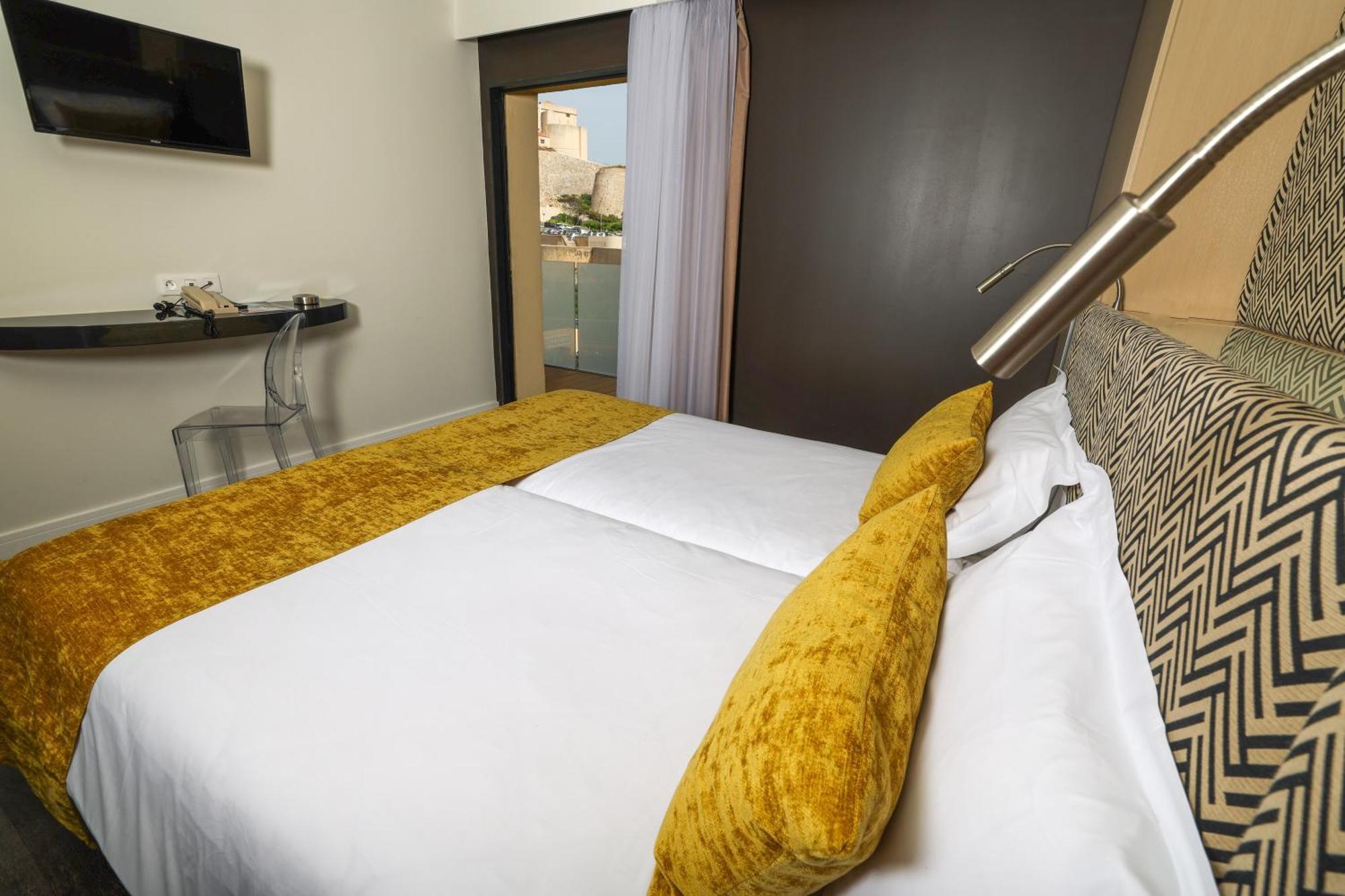 קאלבי Hotel Saint Christophe מראה חיצוני תמונה