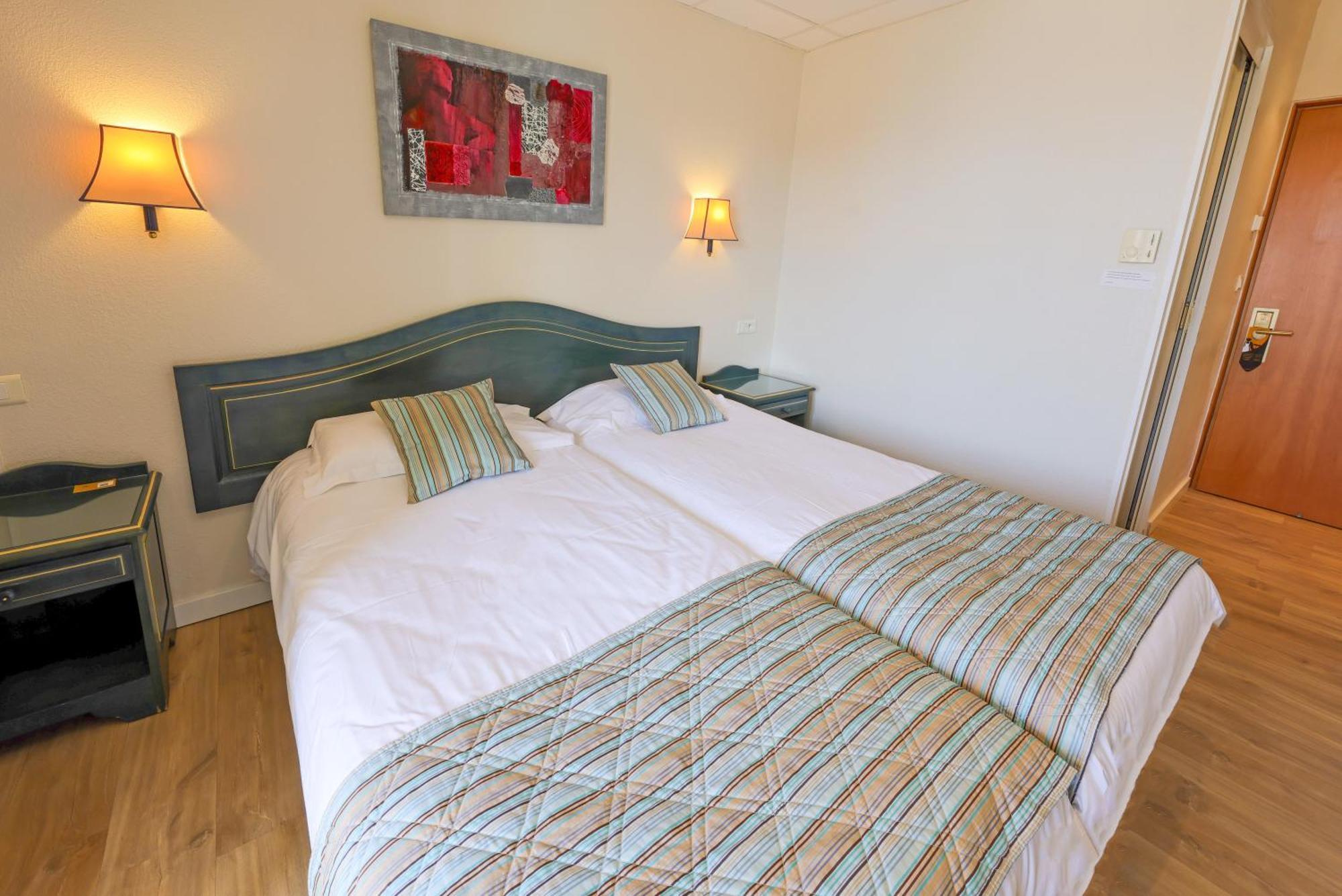 קאלבי Hotel Saint Christophe מראה חיצוני תמונה