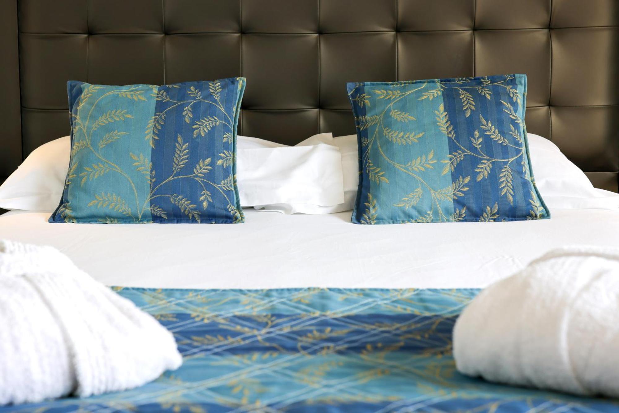 קאלבי Hotel Saint Christophe מראה חיצוני תמונה