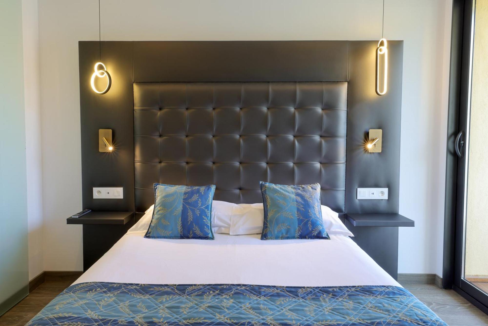 קאלבי Hotel Saint Christophe מראה חיצוני תמונה