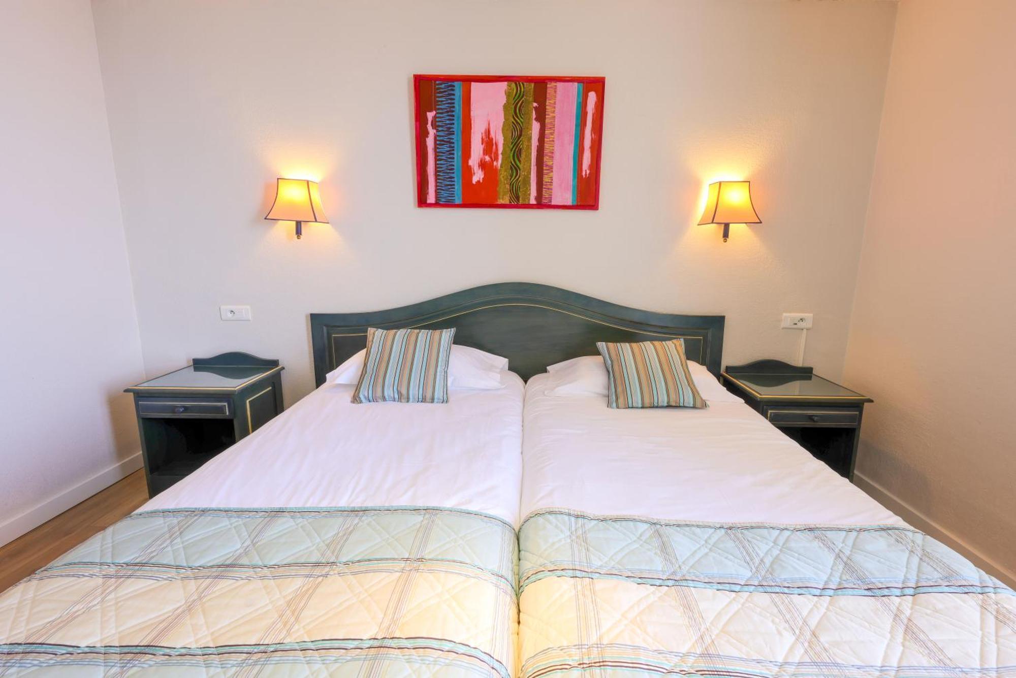קאלבי Hotel Saint Christophe מראה חיצוני תמונה