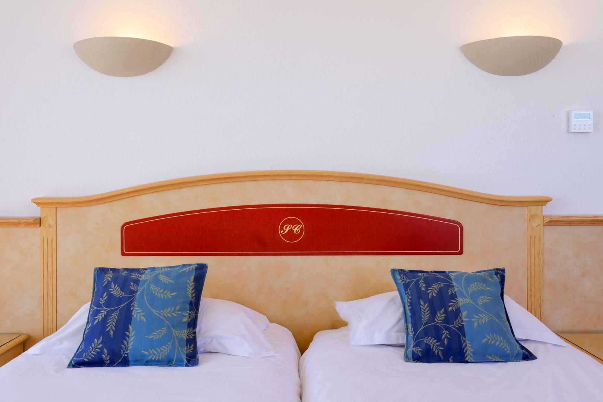 קאלבי Hotel Saint Christophe מראה חיצוני תמונה