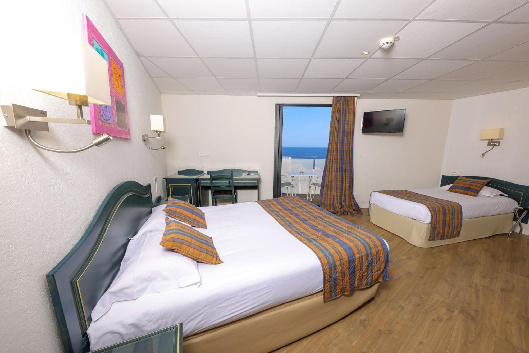 קאלבי Hotel Saint Christophe מראה חיצוני תמונה