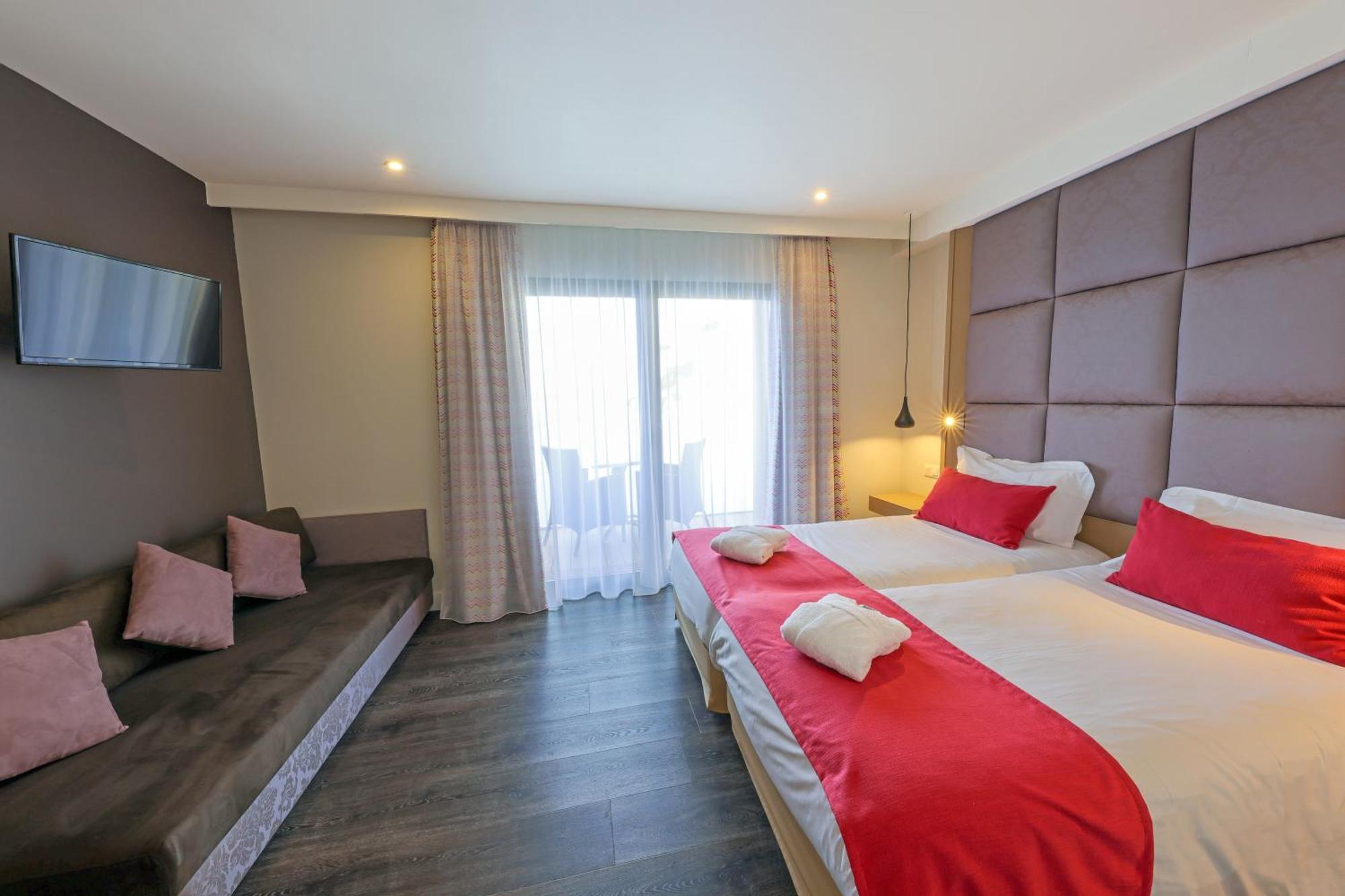 קאלבי Hotel Saint Christophe מראה חיצוני תמונה