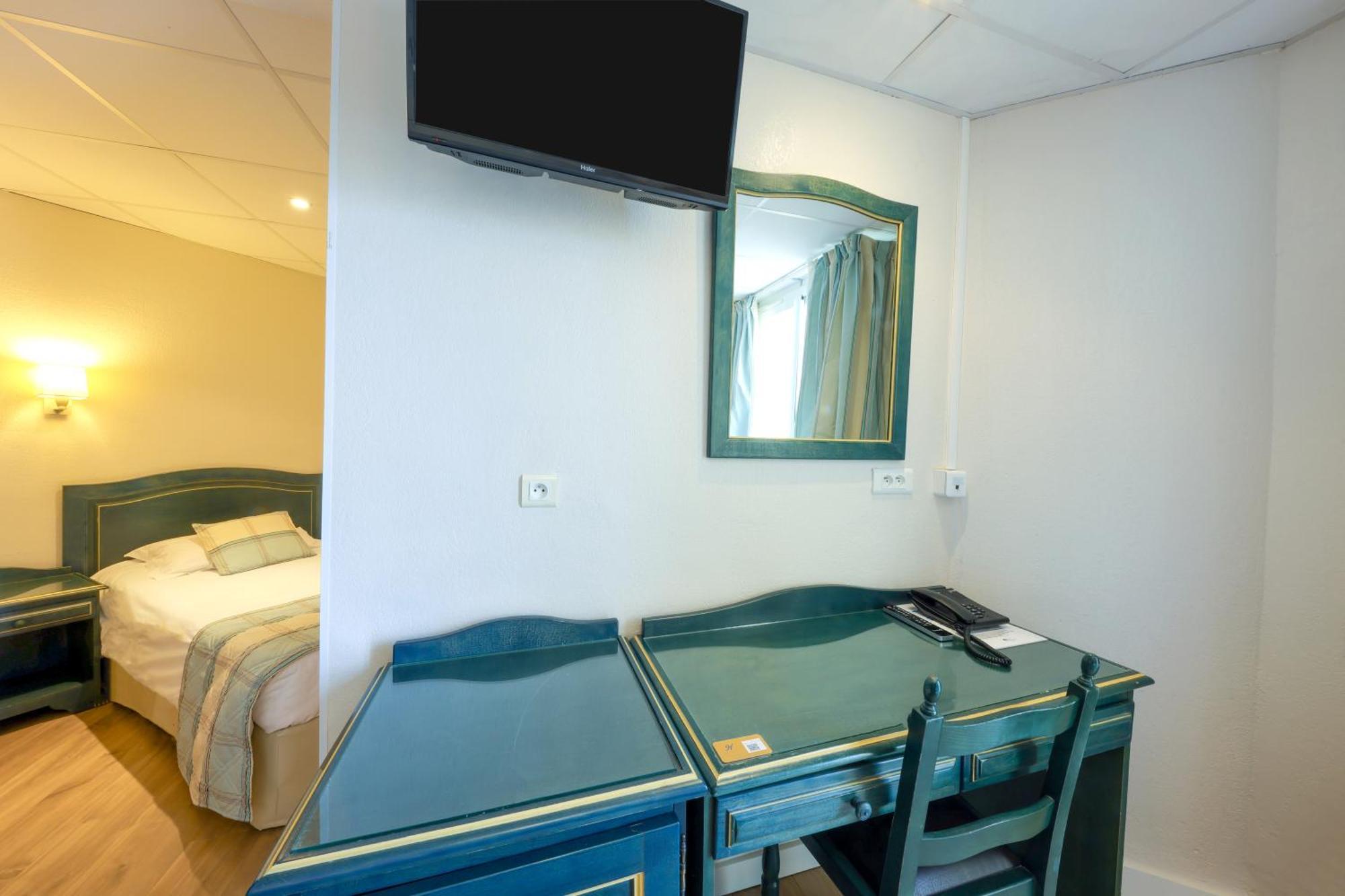 קאלבי Hotel Saint Christophe מראה חיצוני תמונה