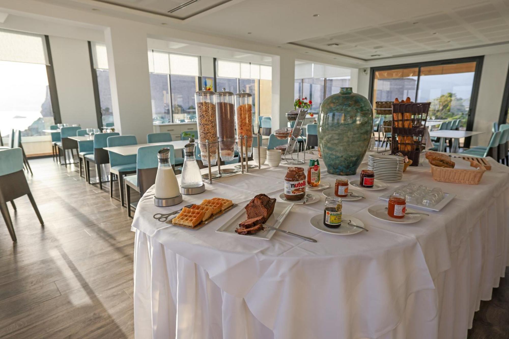 קאלבי Hotel Saint Christophe מראה חיצוני תמונה
