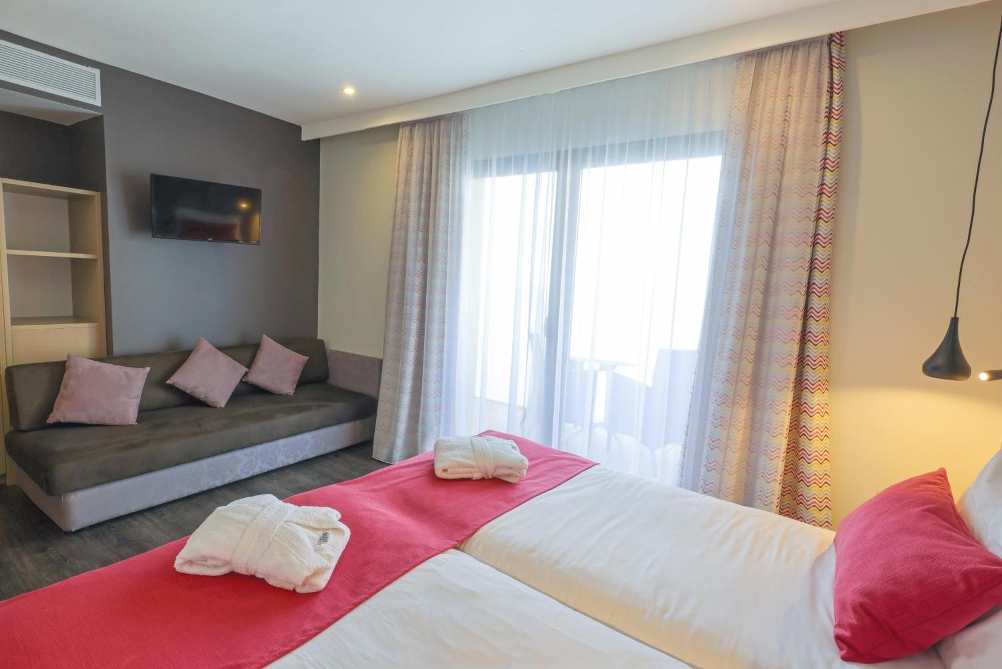 קאלבי Hotel Saint Christophe מראה חיצוני תמונה