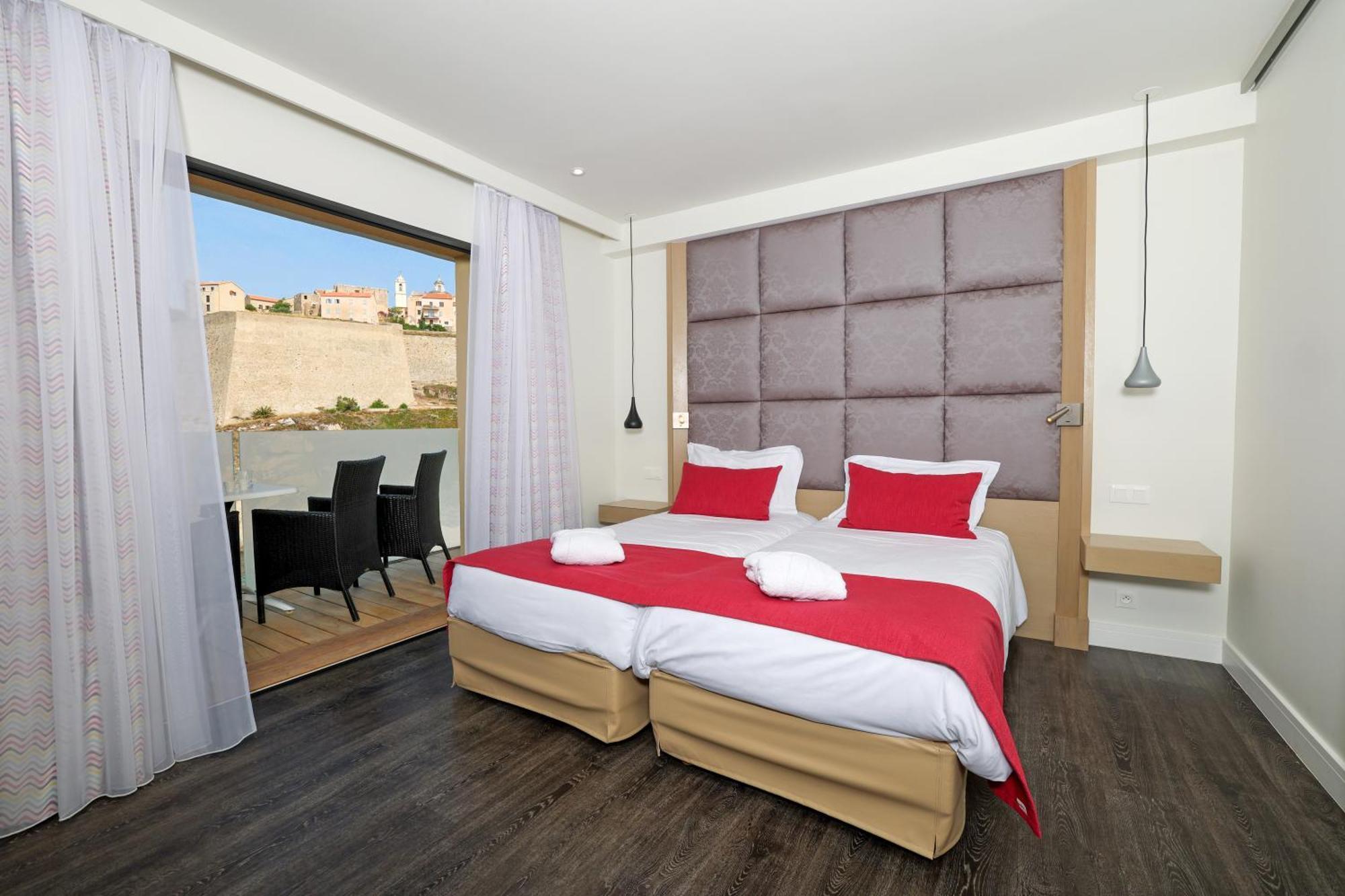 קאלבי Hotel Saint Christophe מראה חיצוני תמונה
