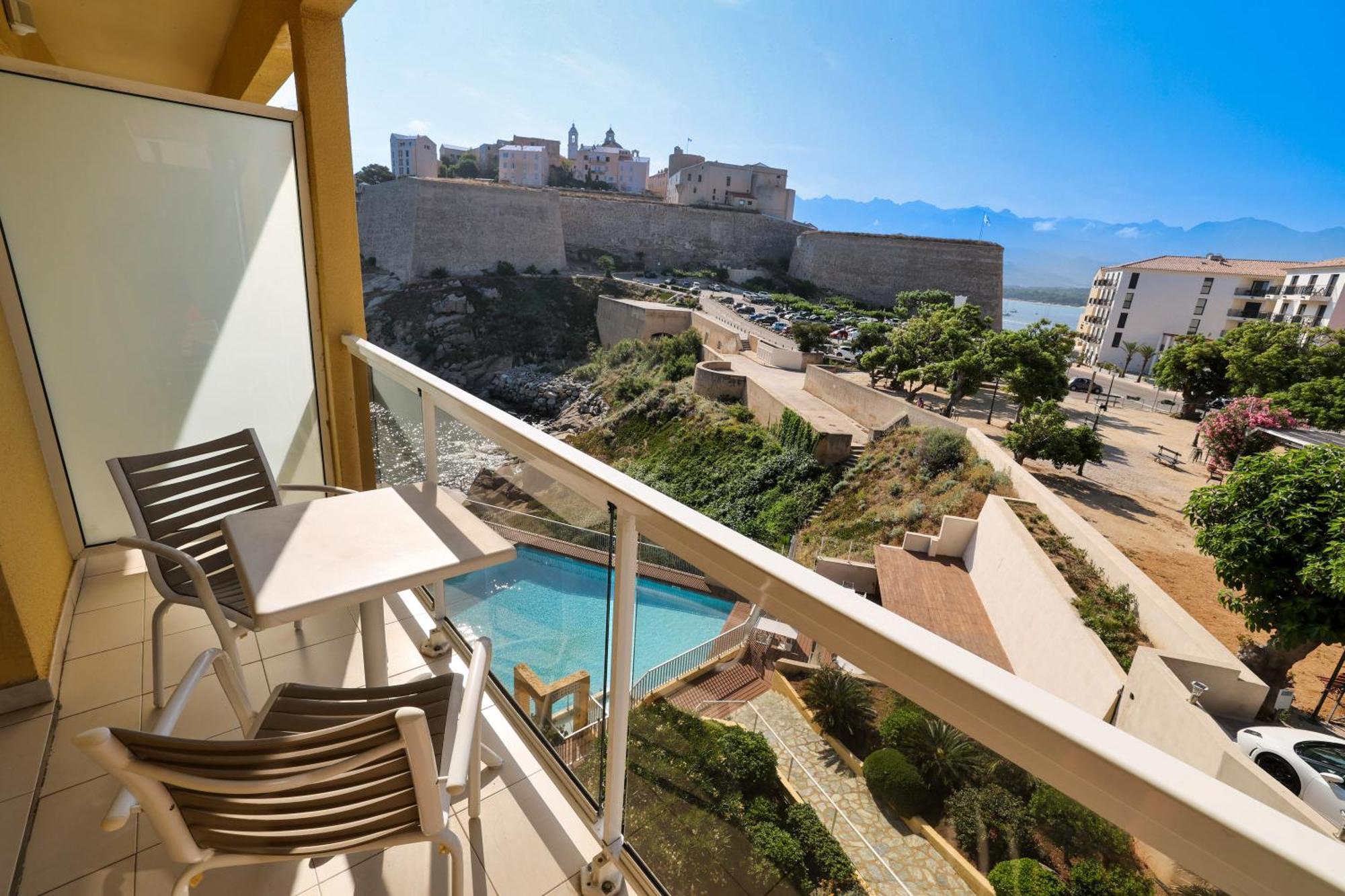 קאלבי Hotel Saint Christophe מראה חיצוני תמונה